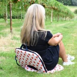 Strawberries & Cream 5 Position Fold Flat Picnic Chair With Carry Handle -Gardens and Outdoors 30911480 alt01