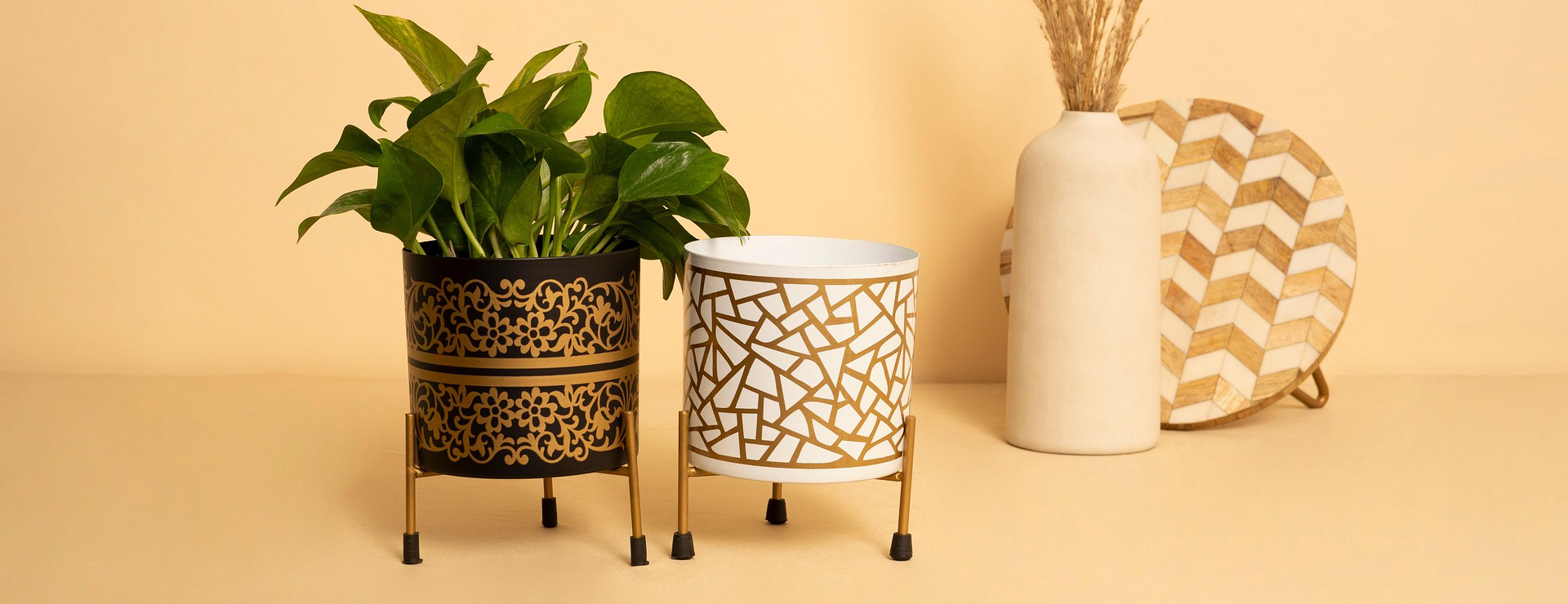 Gardens and Outdoors -Gardens and Outdoors pots 7996980 1920